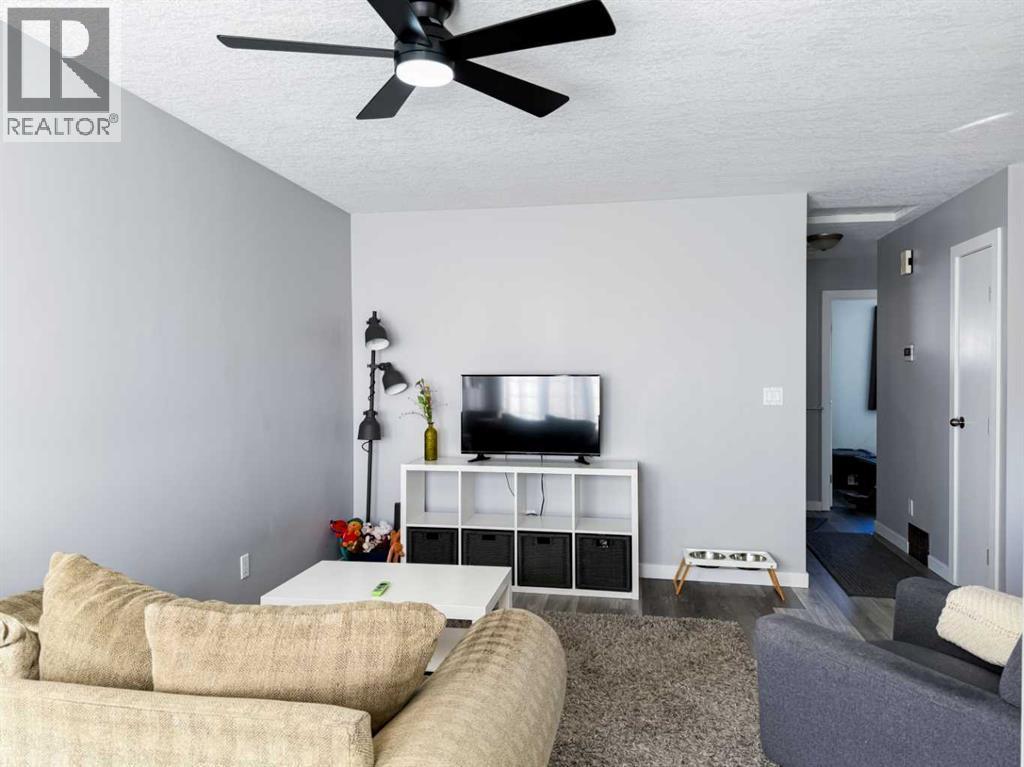 












532 Boutin Avenue

,
Hinton,




Alberta
T7V1A8

