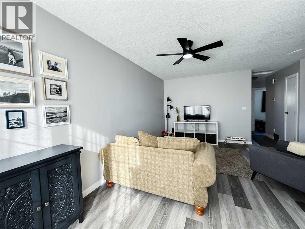 












532 Boutin Avenue

,
Hinton,




Alberta
T7V1A8

