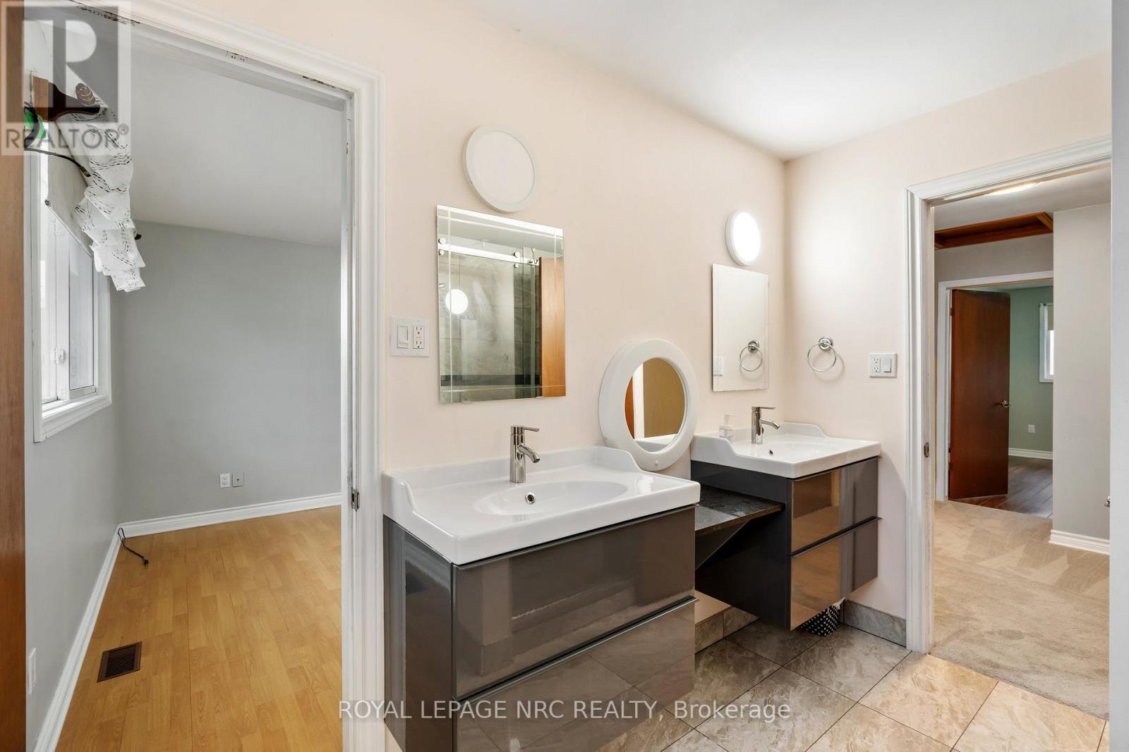 












64 ADEL DRIVE

,
St. Catharines (Carlton/Bunting),




Ontario
L2M7E6

