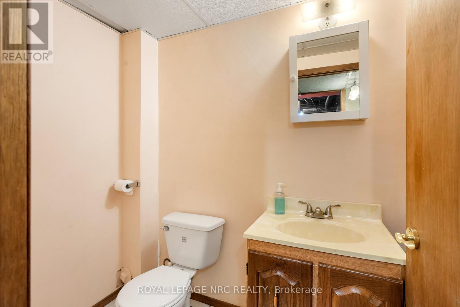 












64 ADEL DRIVE

,
St. Catharines (Carlton/Bunting),




Ontario
L2M7E6

