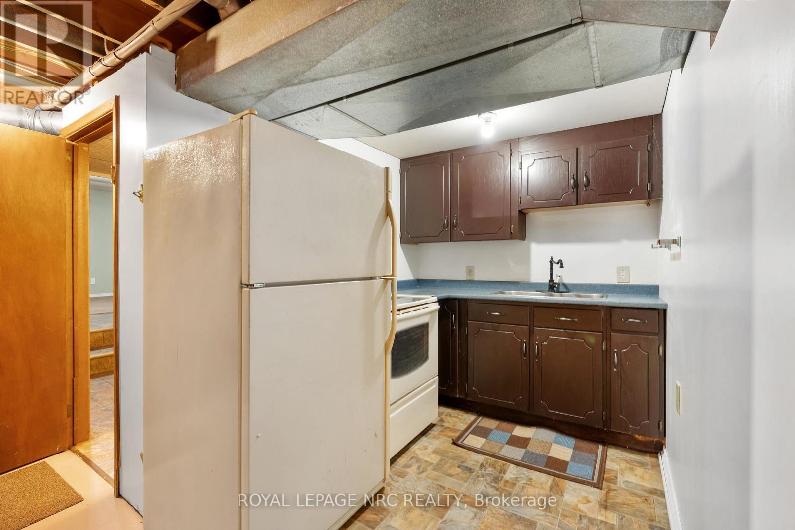 












64 ADEL DRIVE

,
St. Catharines (Carlton/Bunting),




Ontario
L2M7E6

