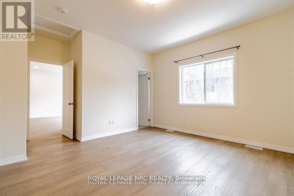 












4 - 397 GARRISON ROAD

,
Fort Erie (Crescent Park),




Ontario
L2A1N1

