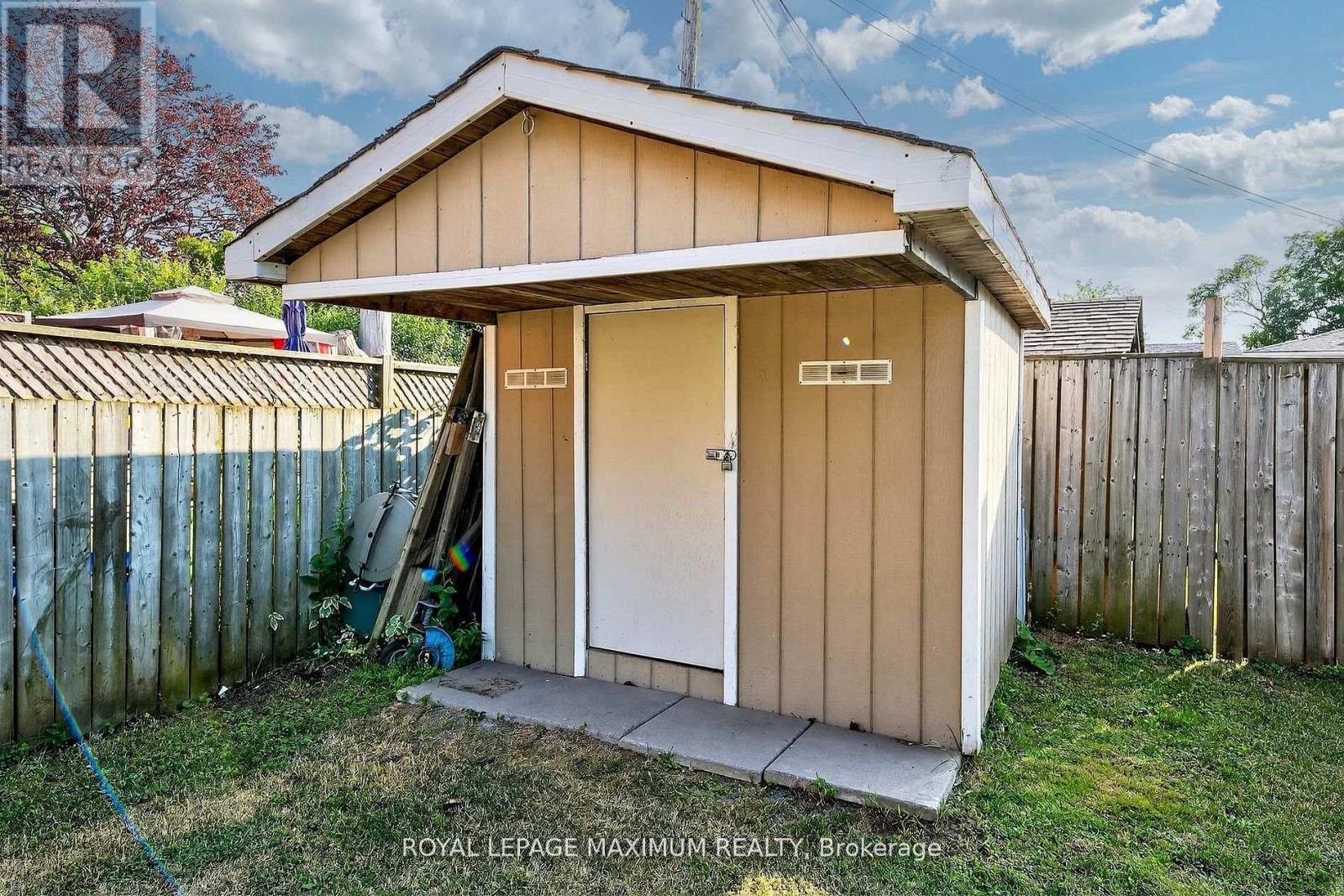 












UPPER - 362 ROSEDALE DRIVE

,
Whitby,




Ontario
L1N1Z4

