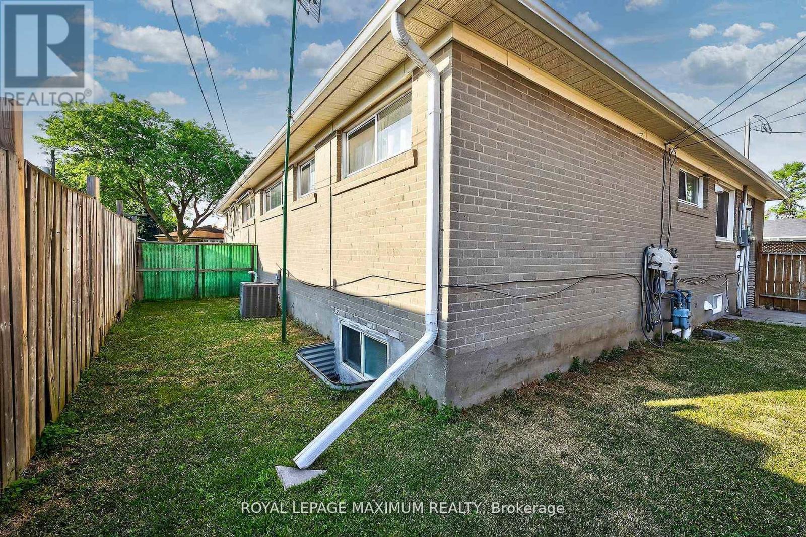 












UPPER - 362 ROSEDALE DRIVE

,
Whitby,




Ontario
L1N1Z4

