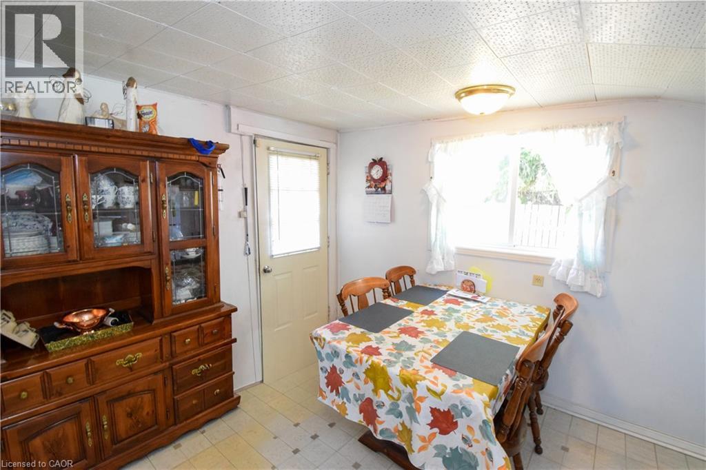 












121 CROSS Street E

,
Dunnville,




Ontario
N1A1B8

