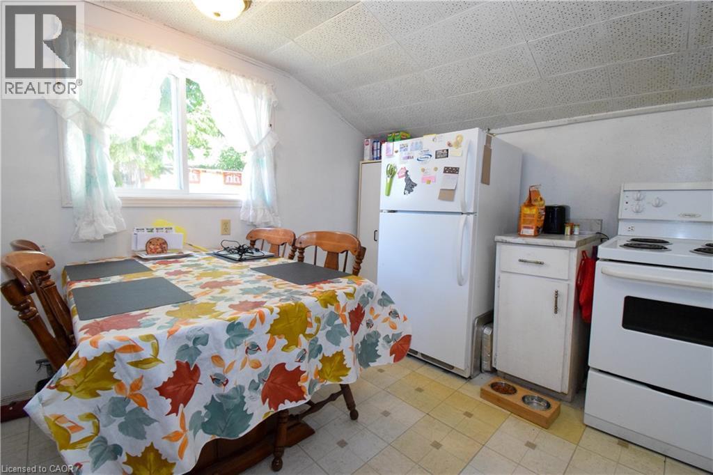 












121 CROSS Street E

,
Dunnville,




Ontario
N1A1B8

