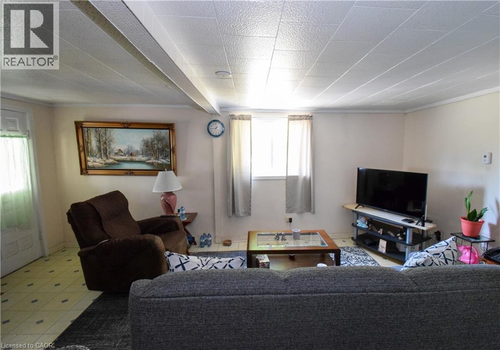












121 CROSS Street E

,
Dunnville,




Ontario
N1A1B8

