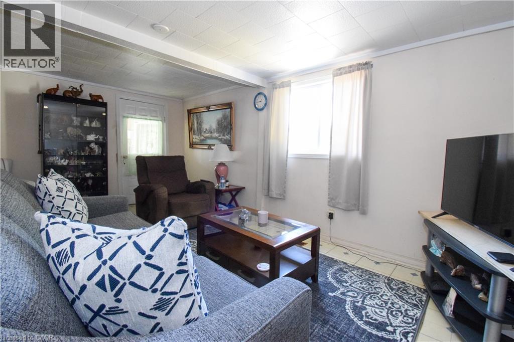 












121 CROSS Street E

,
Dunnville,




Ontario
N1A1B8

