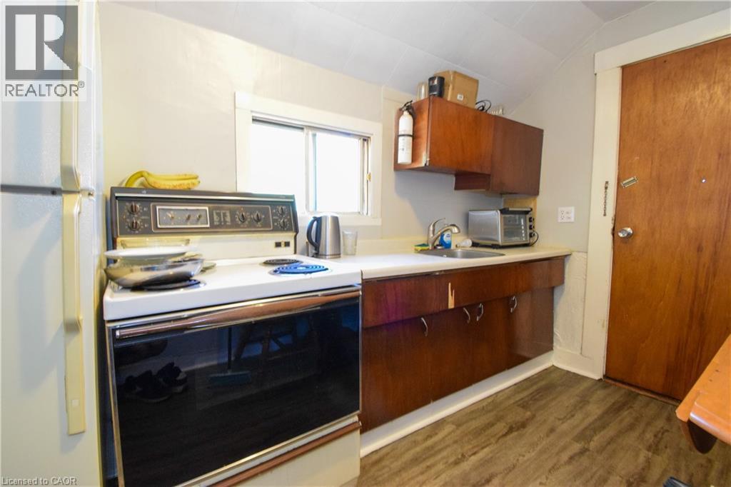 












121 CROSS Street E

,
Dunnville,




Ontario
N1A1B8

