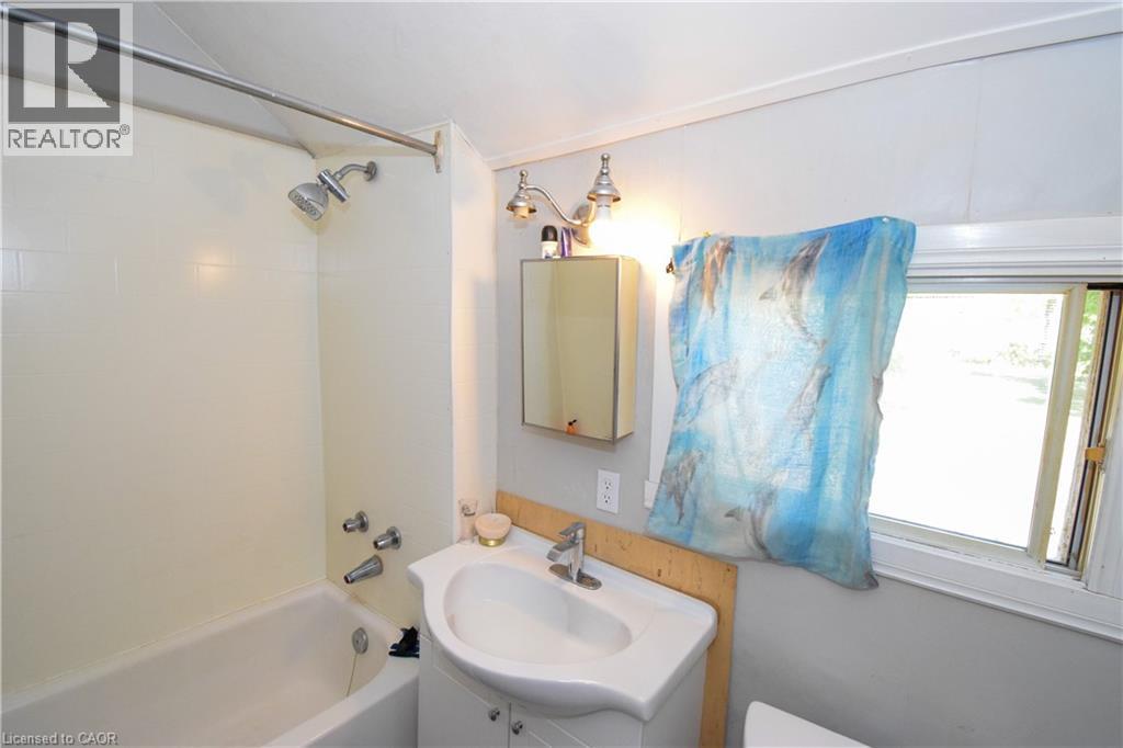 












121 CROSS Street E

,
Dunnville,




Ontario
N1A1B8

