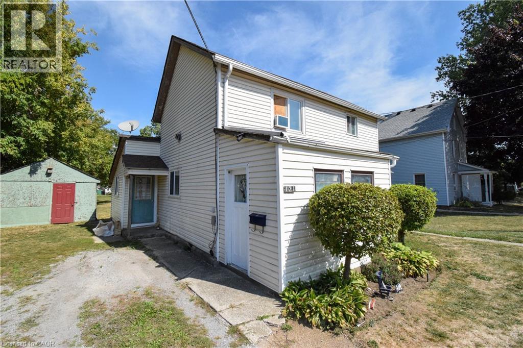 












121 CROSS Street E

,
Dunnville,




Ontario
N1A1B8

