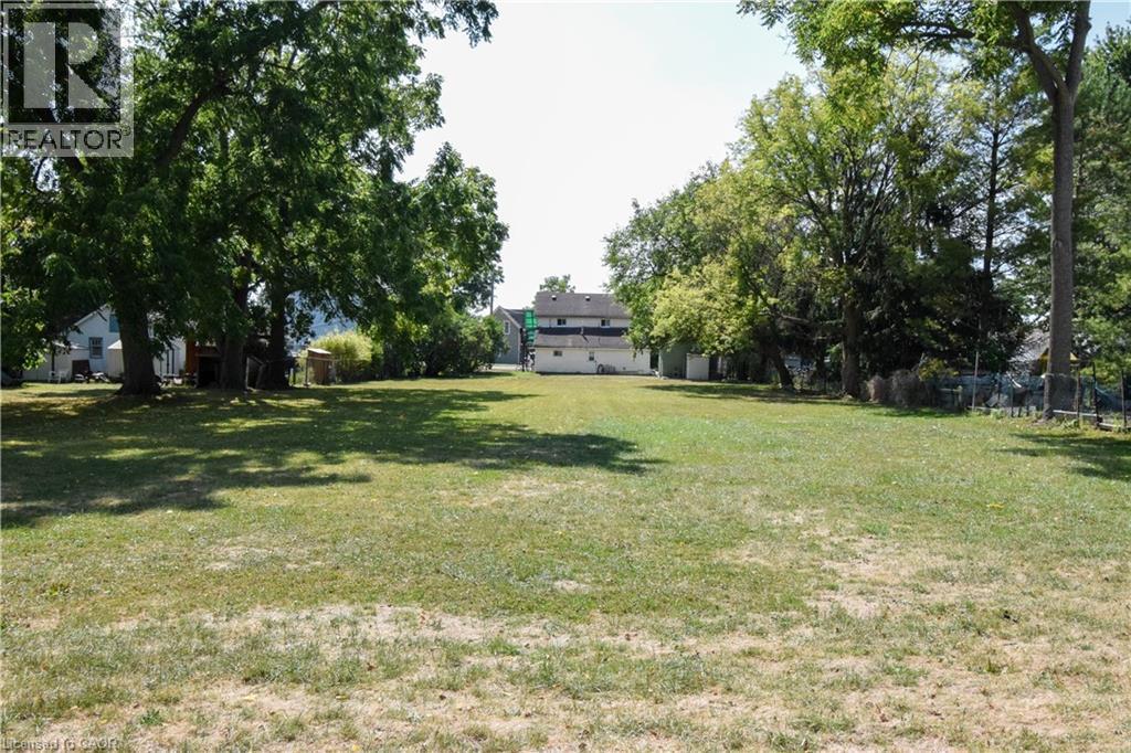 












121 CROSS Street E

,
Dunnville,




Ontario
N1A1B8

