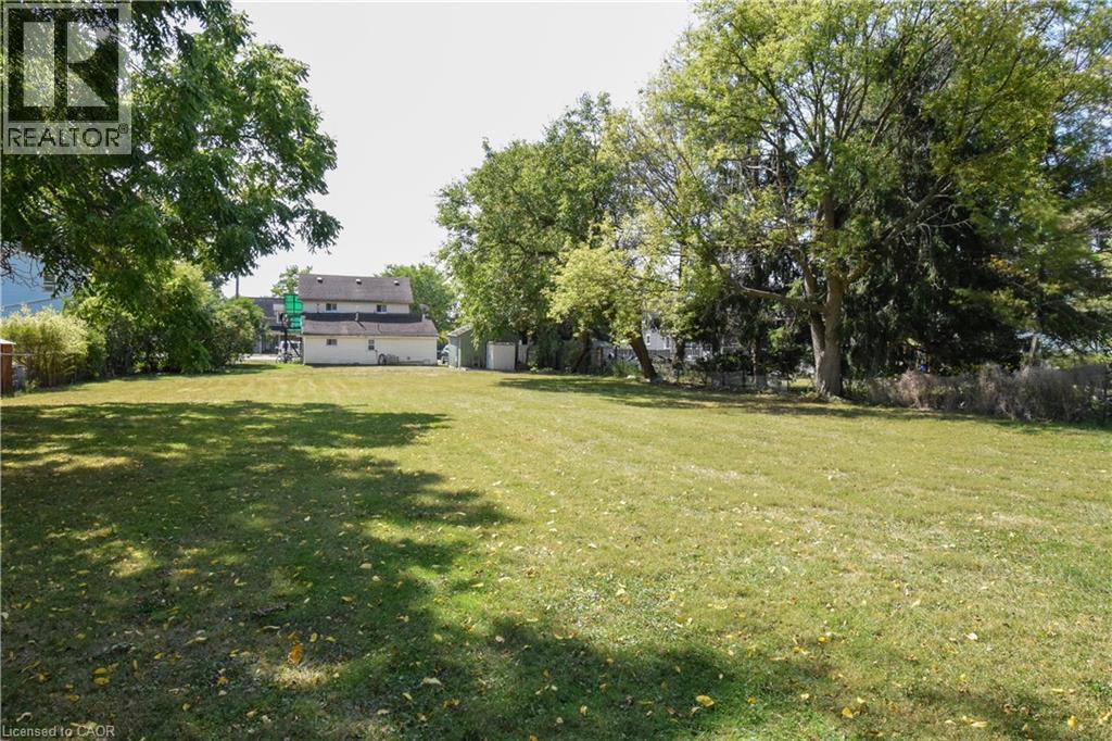 












121 CROSS Street E

,
Dunnville,




Ontario
N1A1B8


