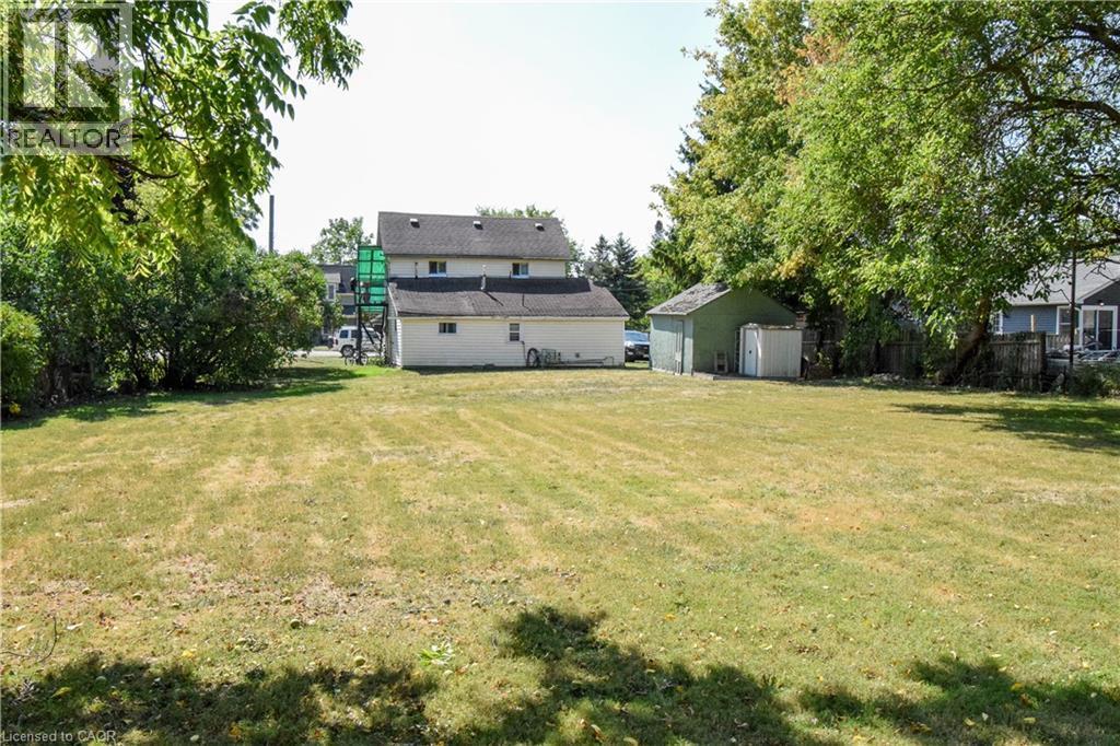 












121 CROSS Street E

,
Dunnville,




Ontario
N1A1B8

