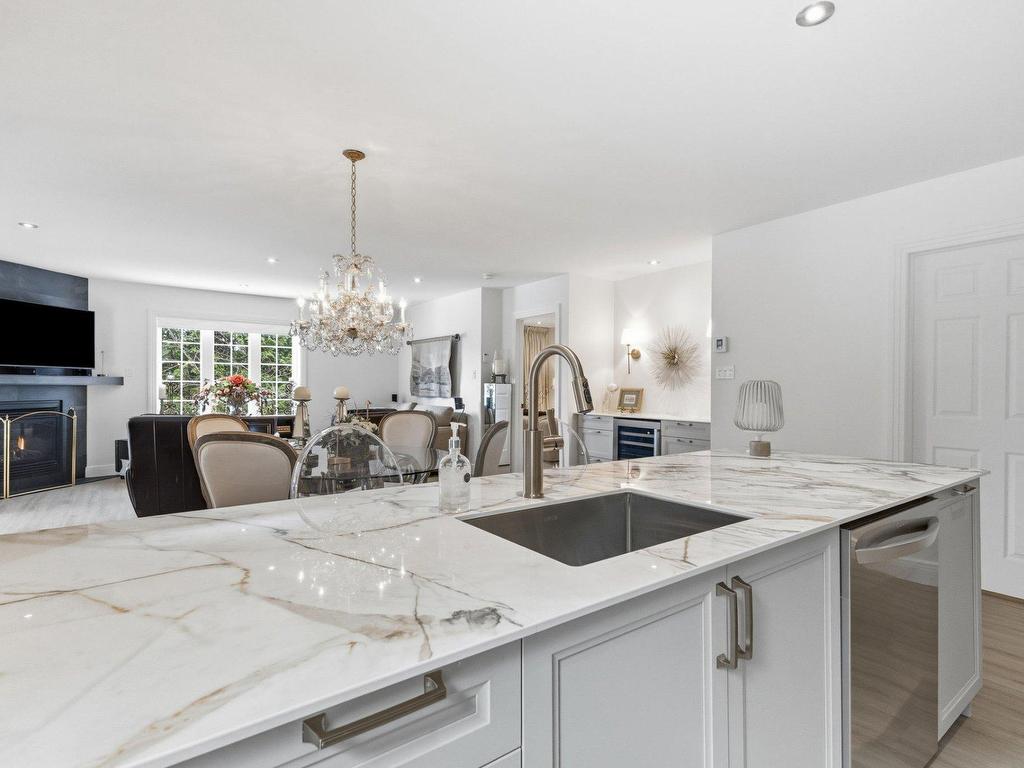 









145


Rue du Ruisseau-Clair

, 201,
Mont-Tremblant,




QC
J8E0A3

