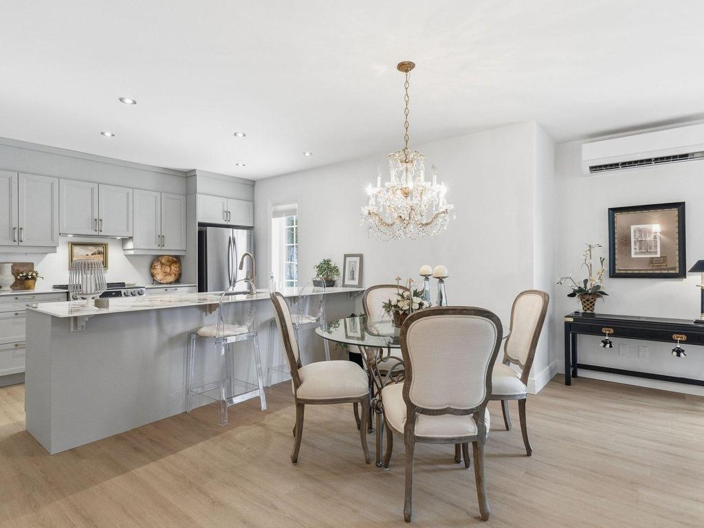 









145


Rue du Ruisseau-Clair

, 201,
Mont-Tremblant,




QC
J8E0A3

