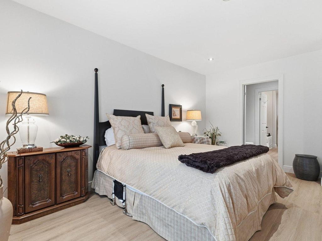 









145


Rue du Ruisseau-Clair

, 201,
Mont-Tremblant,




QC
J8E0A3

