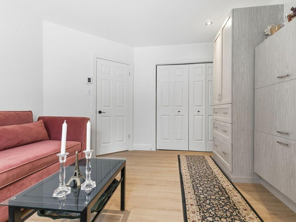 









145


Rue du Ruisseau-Clair

, 201,
Mont-Tremblant,




QC
J8E0A3


