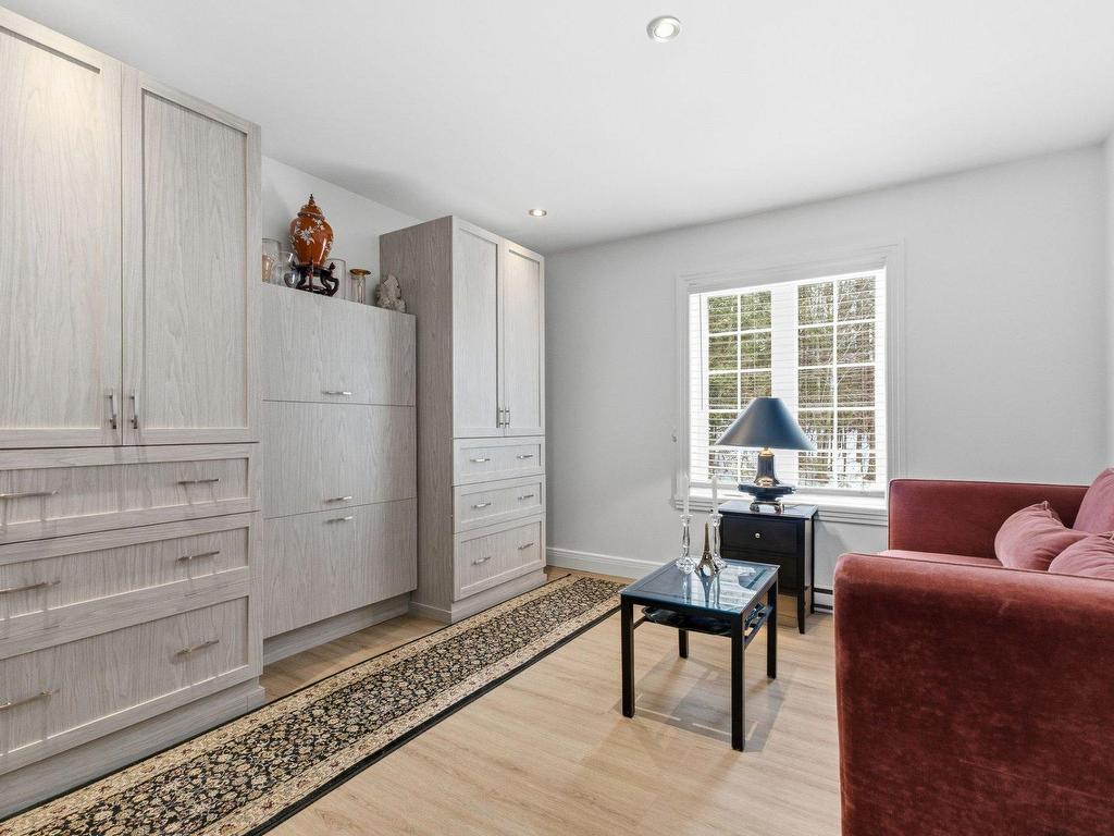 









145


Rue du Ruisseau-Clair

, 201,
Mont-Tremblant,




QC
J8E0A3


