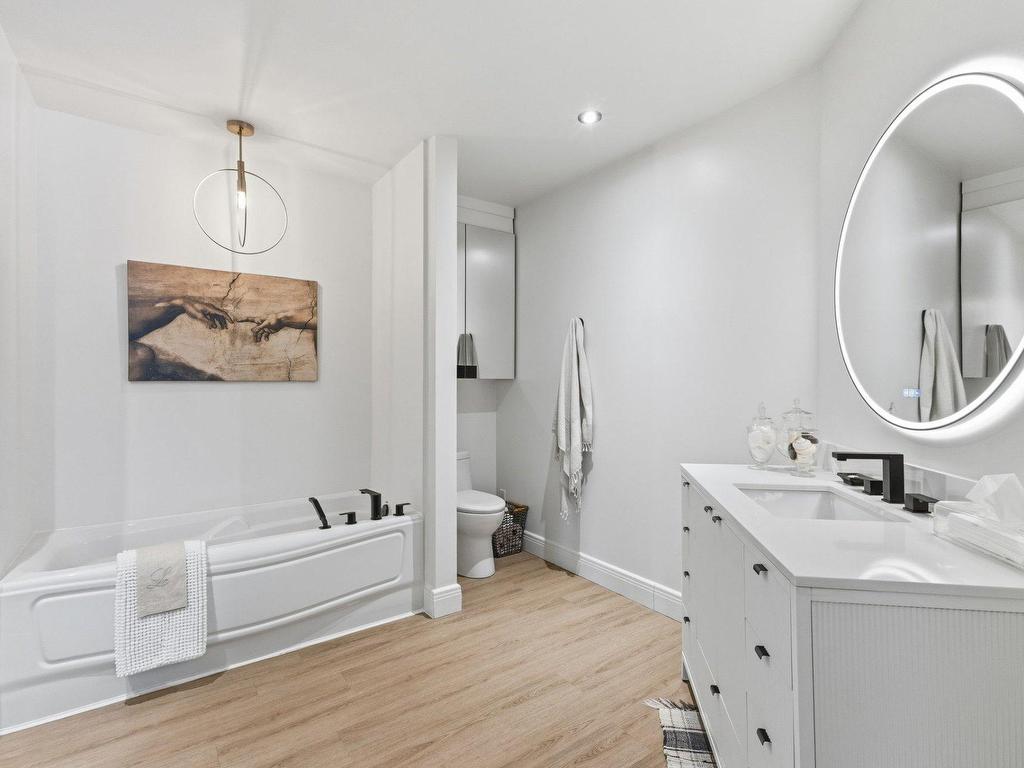









145


Rue du Ruisseau-Clair

, 201,
Mont-Tremblant,




QC
J8E0A3

