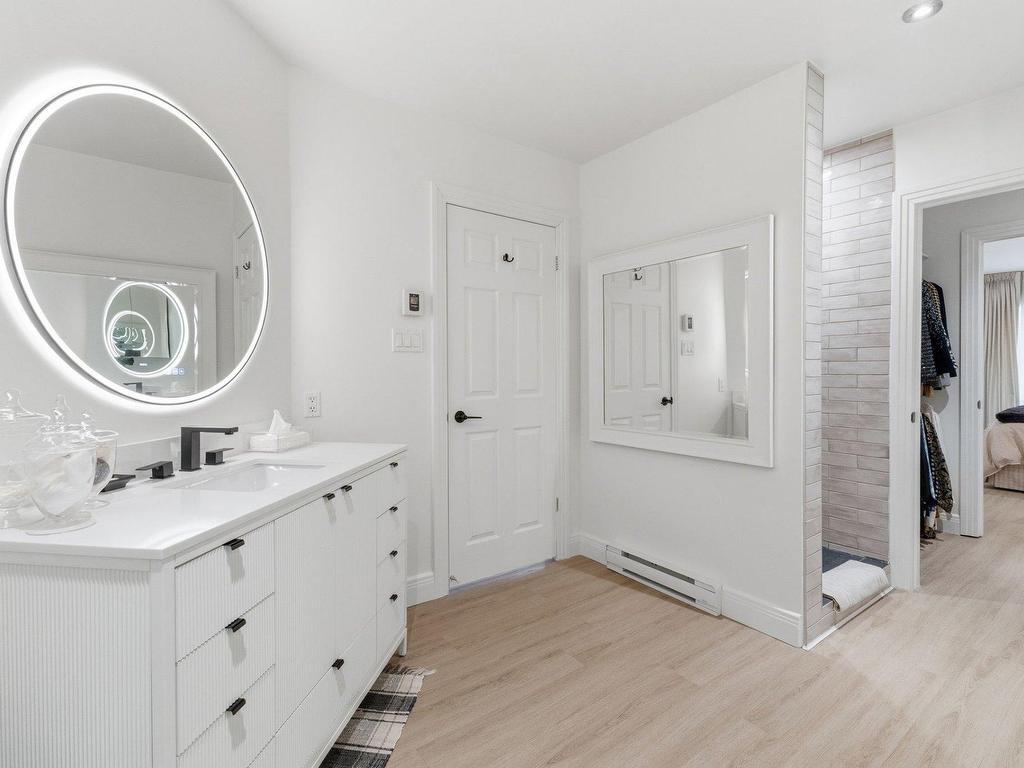 









145


Rue du Ruisseau-Clair

, 201,
Mont-Tremblant,




QC
J8E0A3

