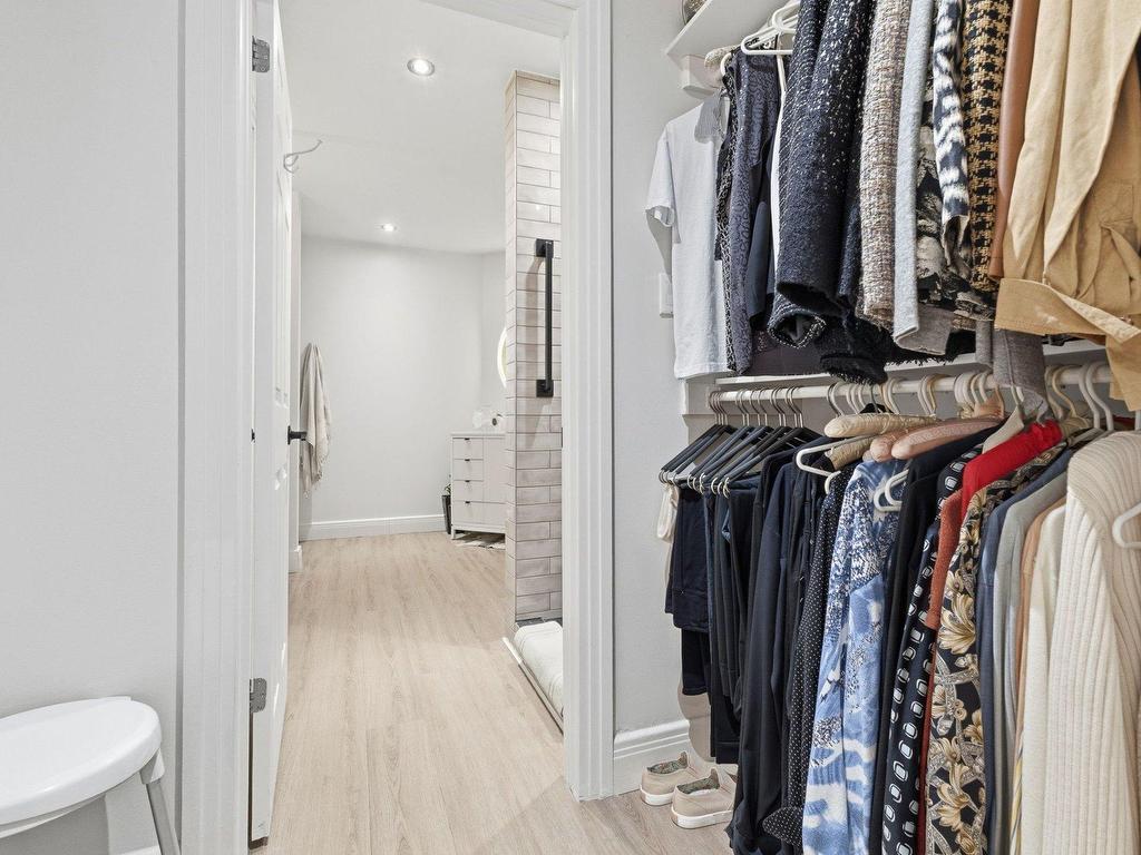









145


Rue du Ruisseau-Clair

, 201,
Mont-Tremblant,




QC
J8E0A3

