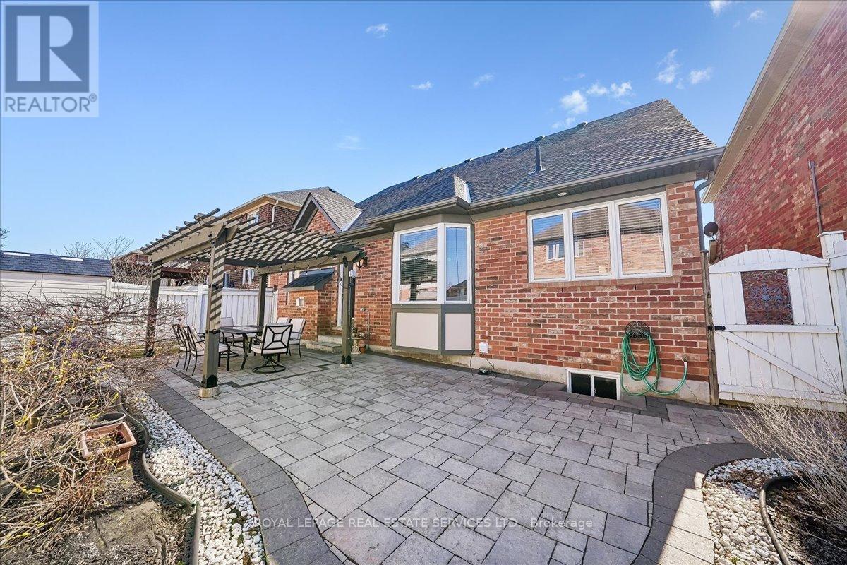 












693 SAVOLINE BOULEVARD

,
Milton,




Ontario
L9T0N2

