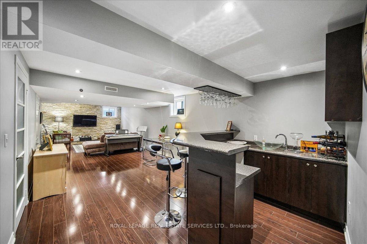 












693 SAVOLINE BOULEVARD

,
Milton,




Ontario
L9T0N2

