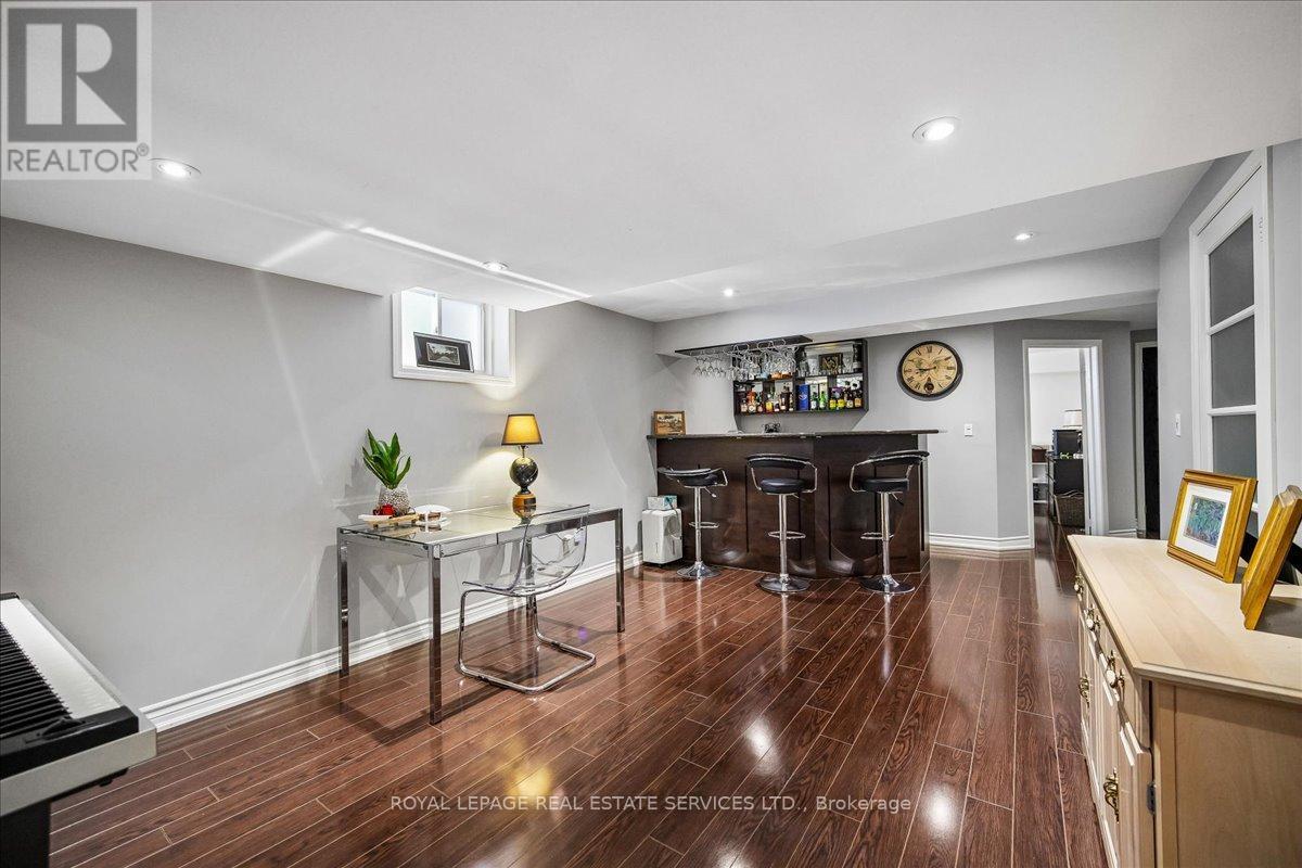 












693 SAVOLINE BOULEVARD

,
Milton,




Ontario
L9T0N2

