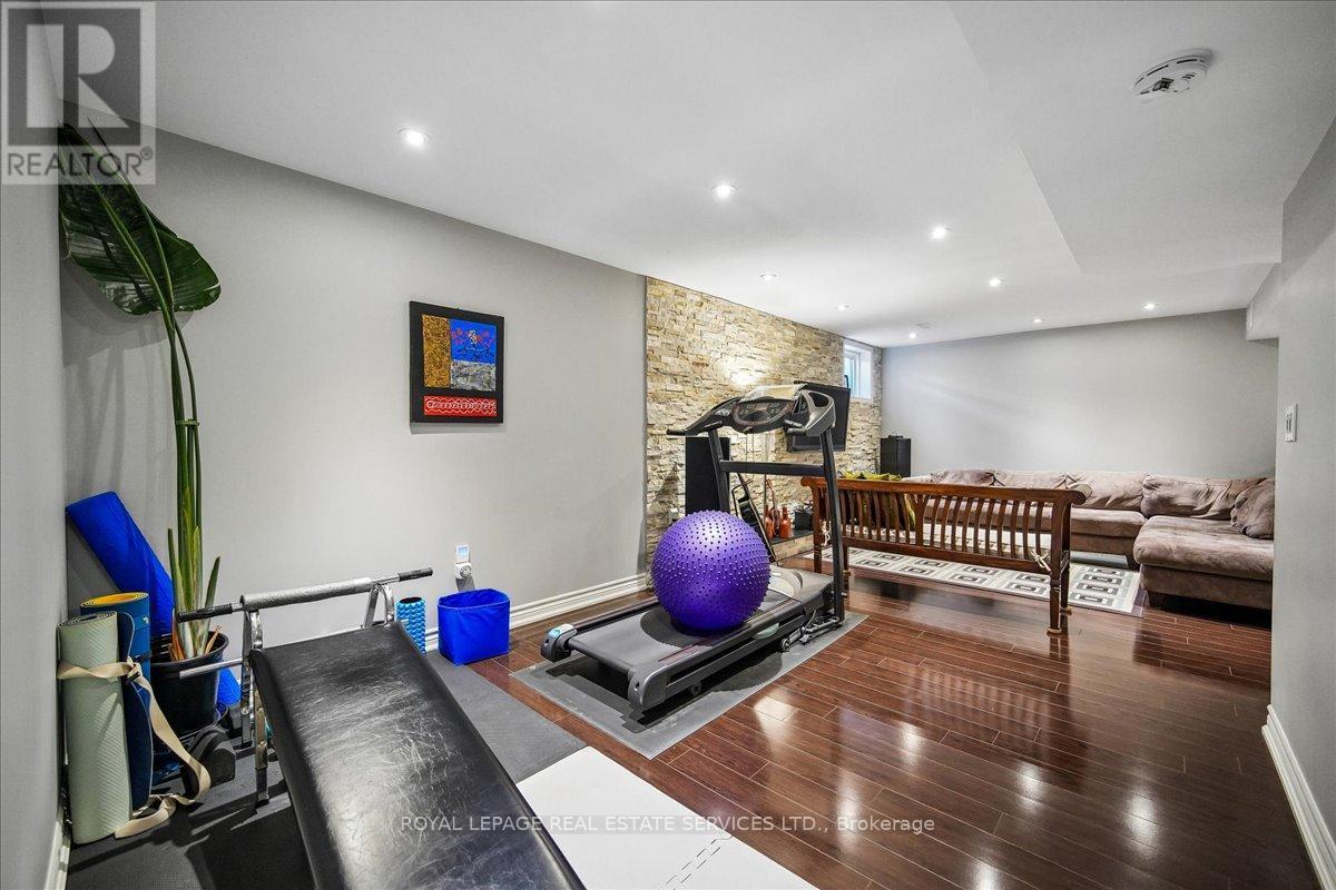 












693 SAVOLINE BOULEVARD

,
Milton,




Ontario
L9T0N2

