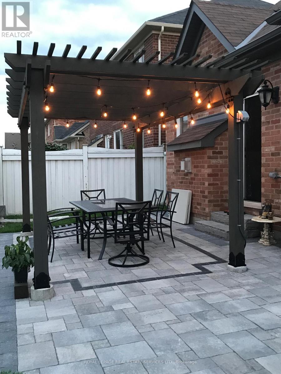 












693 SAVOLINE BOULEVARD

,
Milton,




Ontario
L9T0N2

