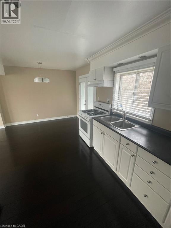 












124 AVALON Place

,
Kitchener,




Ontario
N2M4N7

