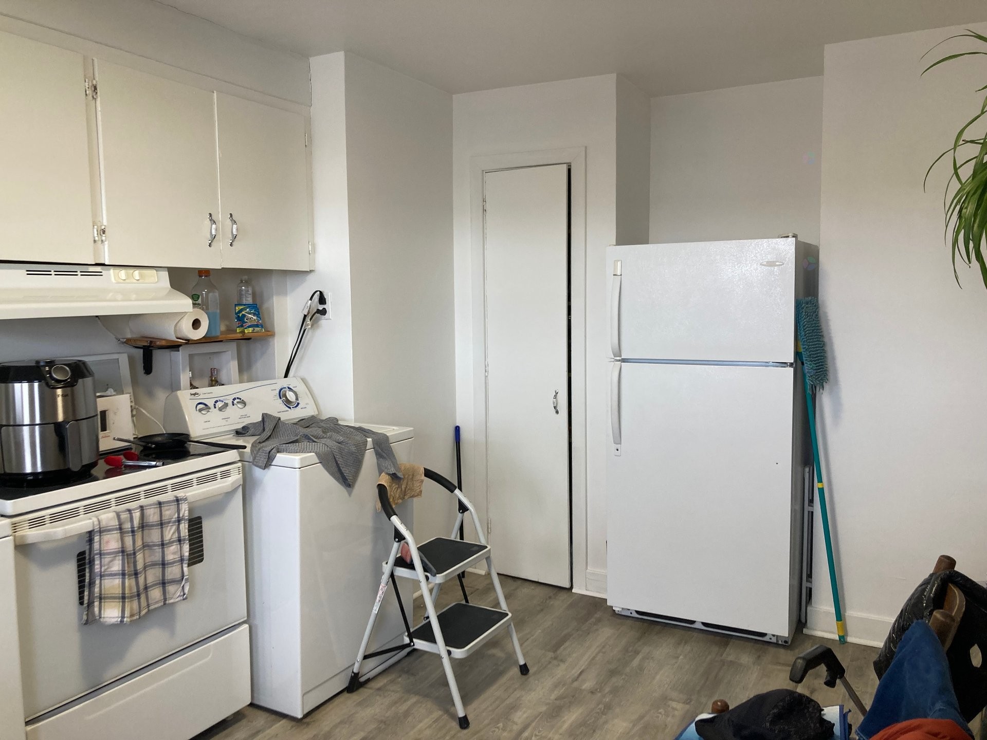 









653


Rue Montcalm

,
Shawinigan,




QC
G9N4M6

