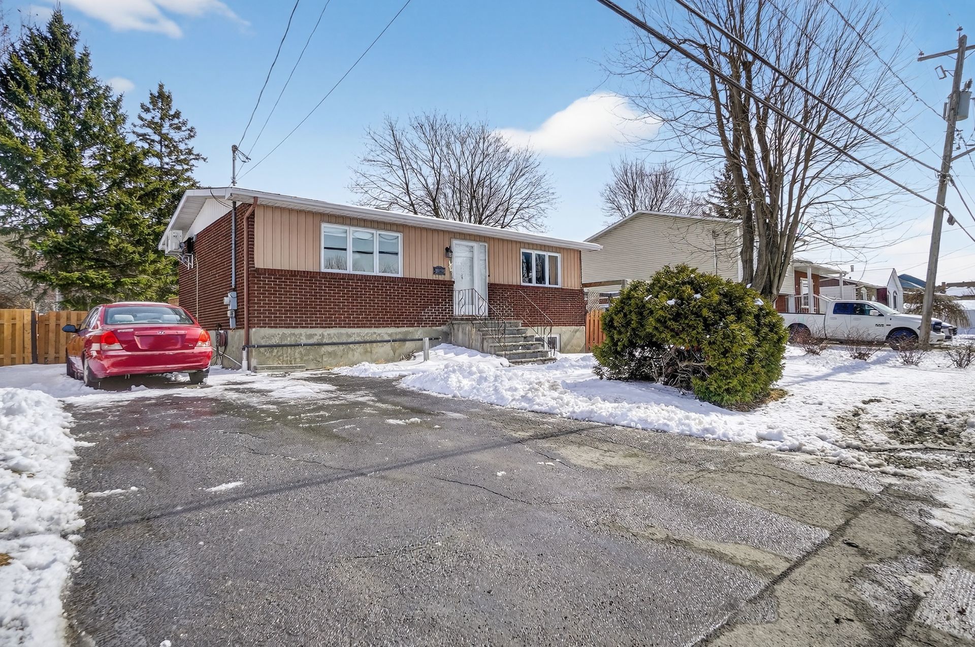 









2745


Rue Cornwall

,
Longueuil (Saint-Hubert),




QC
J3Y5G3

