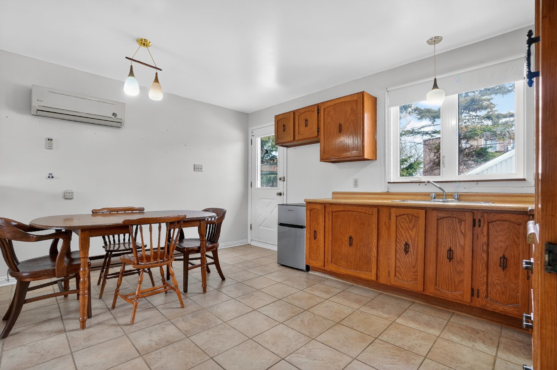 









2745


Rue Cornwall

,
Longueuil (Saint-Hubert),




QC
J3Y5G3

