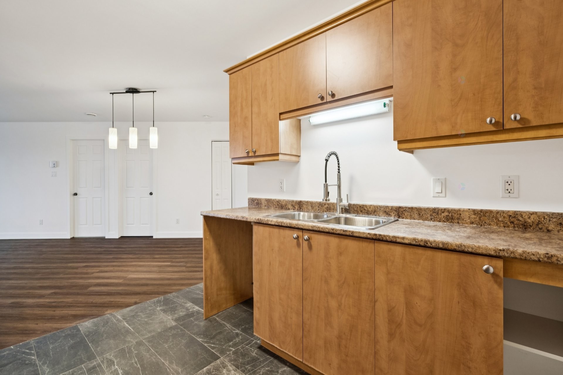 









91


Rue du Ruisseau

, 7,
Salaberry-de-Valleyfield,




QC
J6S0G8

