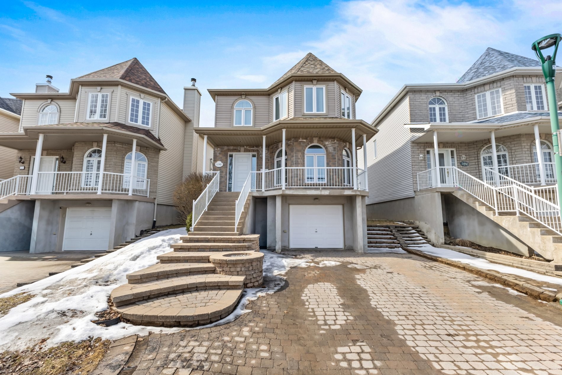 









1248


Rue des Azalées

,
Laval (Sainte-Dorothée),




QC
H7Y2G8

