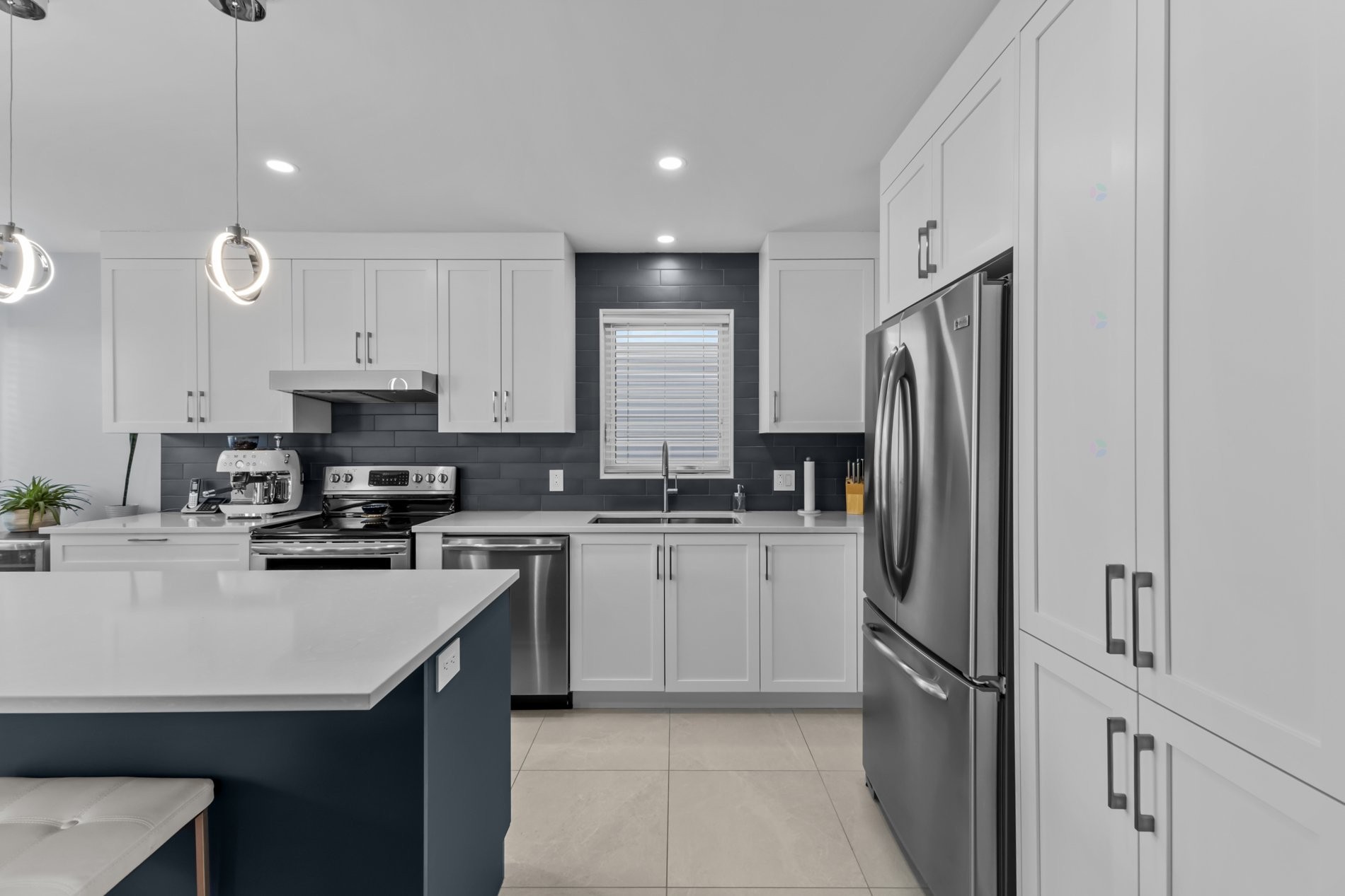 









1248


Rue des Azalées

,
Laval (Sainte-Dorothée),




QC
H7Y2G8

