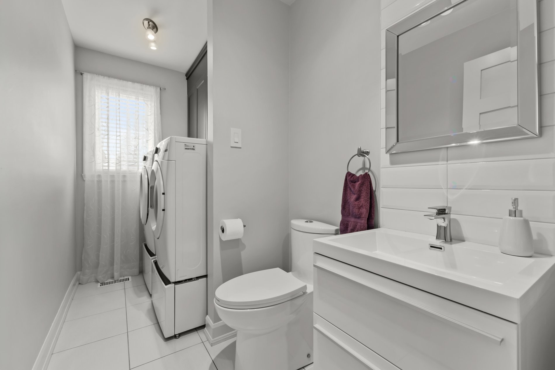 









1248


Rue des Azalées

,
Laval (Sainte-Dorothée),




QC
H7Y2G8

