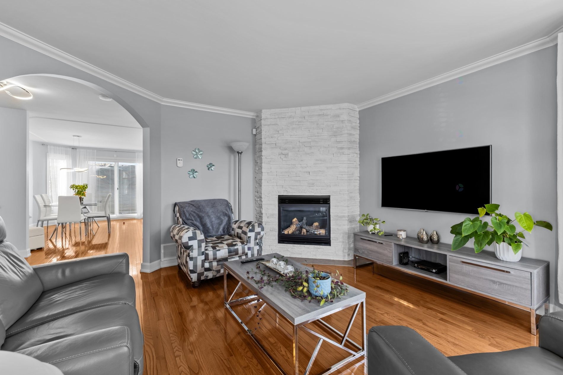 









1248


Rue des Azalées

,
Laval (Sainte-Dorothée),




QC
H7Y2G8

