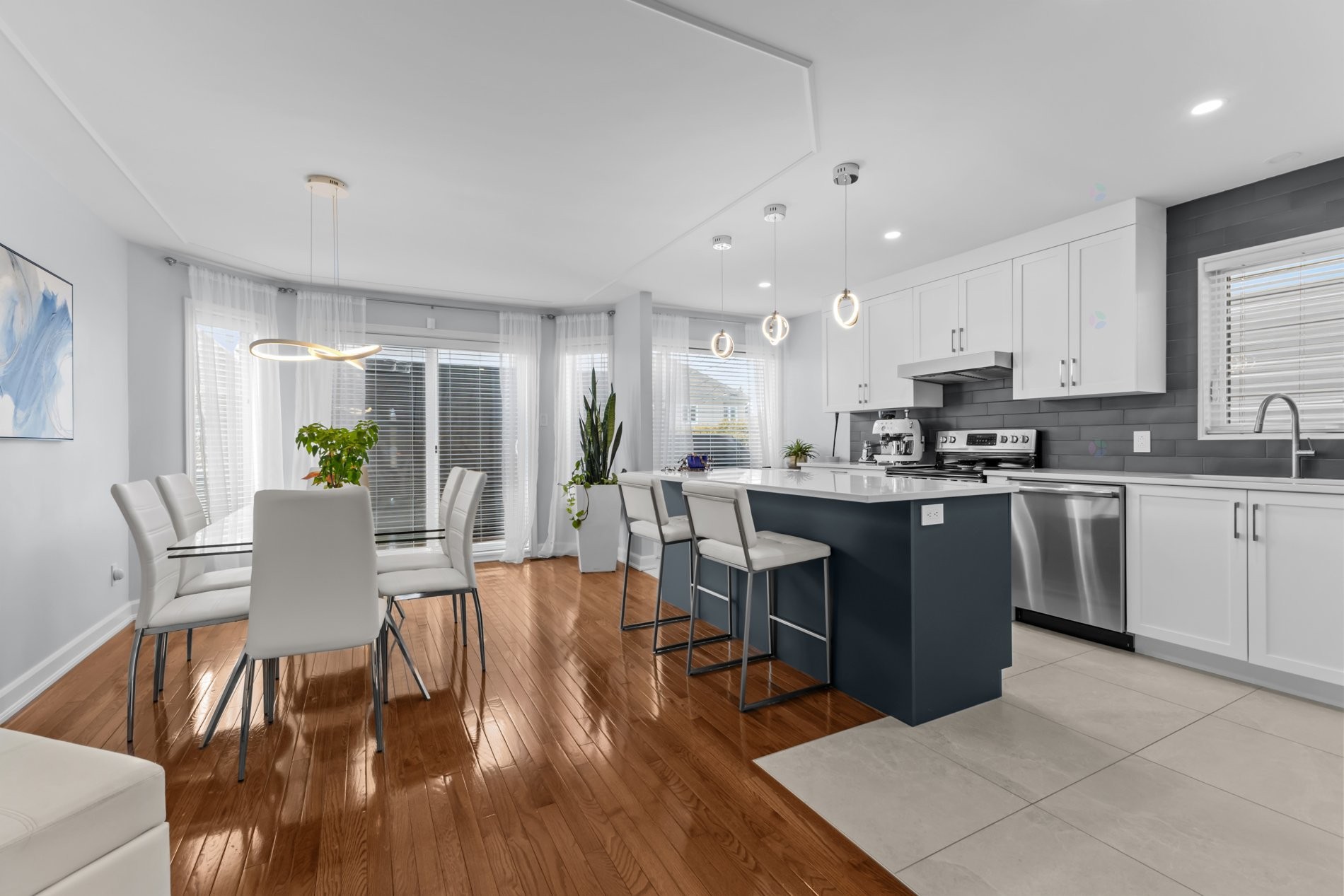 









1248


Rue des Azalées

,
Laval (Sainte-Dorothée),




QC
H7Y2G8

