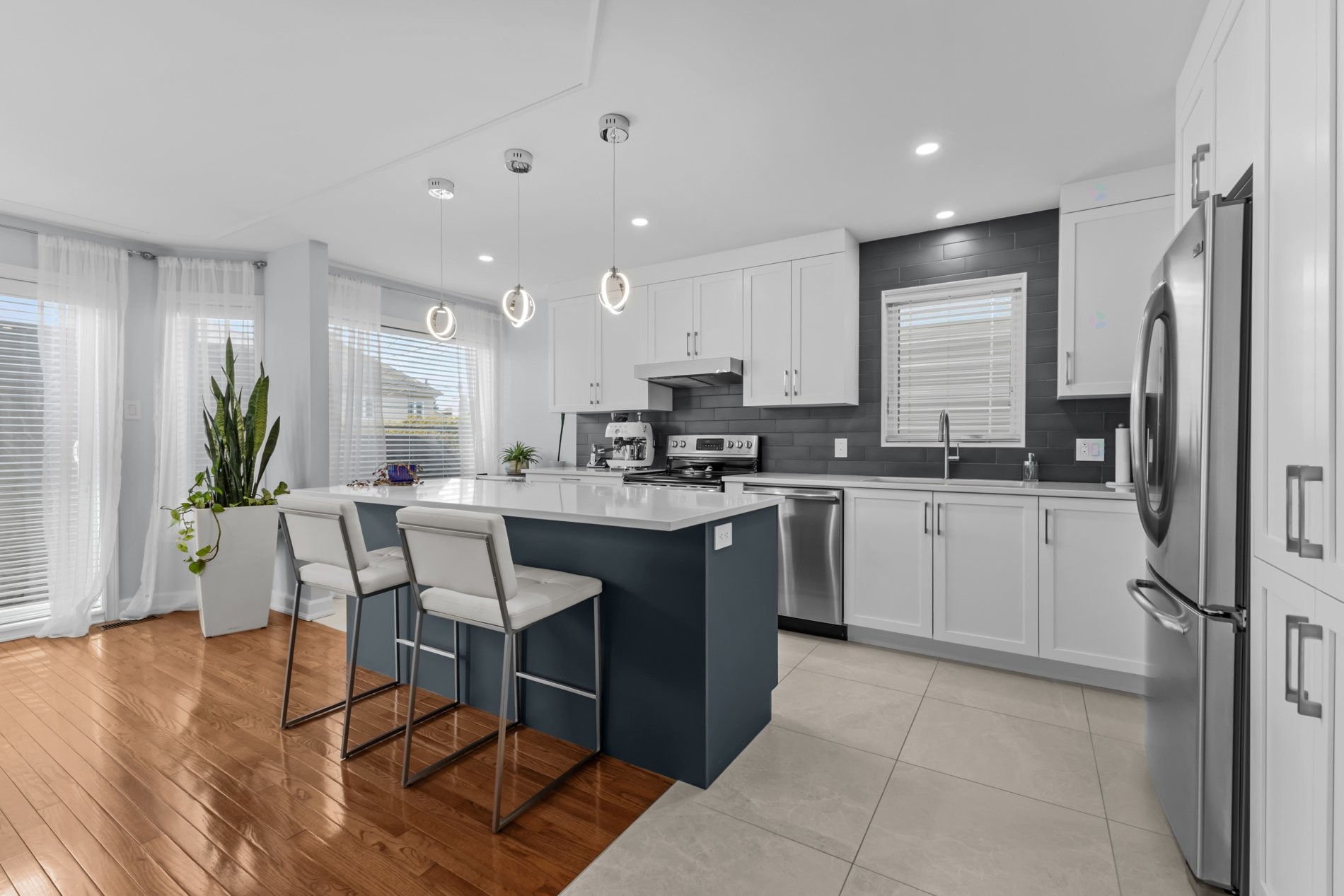 









1248


Rue des Azalées

,
Laval (Sainte-Dorothée),




QC
H7Y2G8

