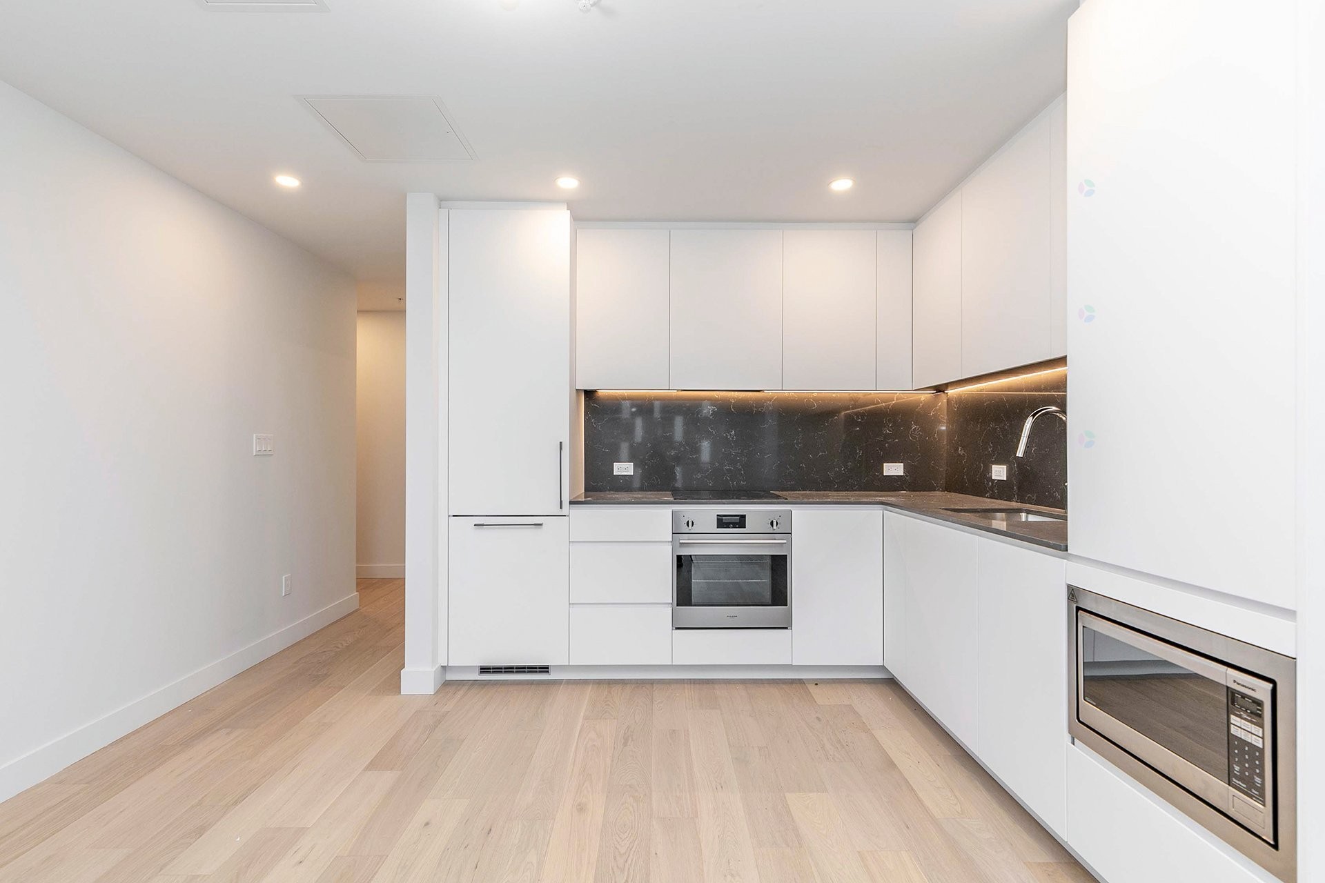 









1500


Boul. René-Lévesque O.

, 2401,
Montréal (Ville-Marie),




QC
H3G0H6

