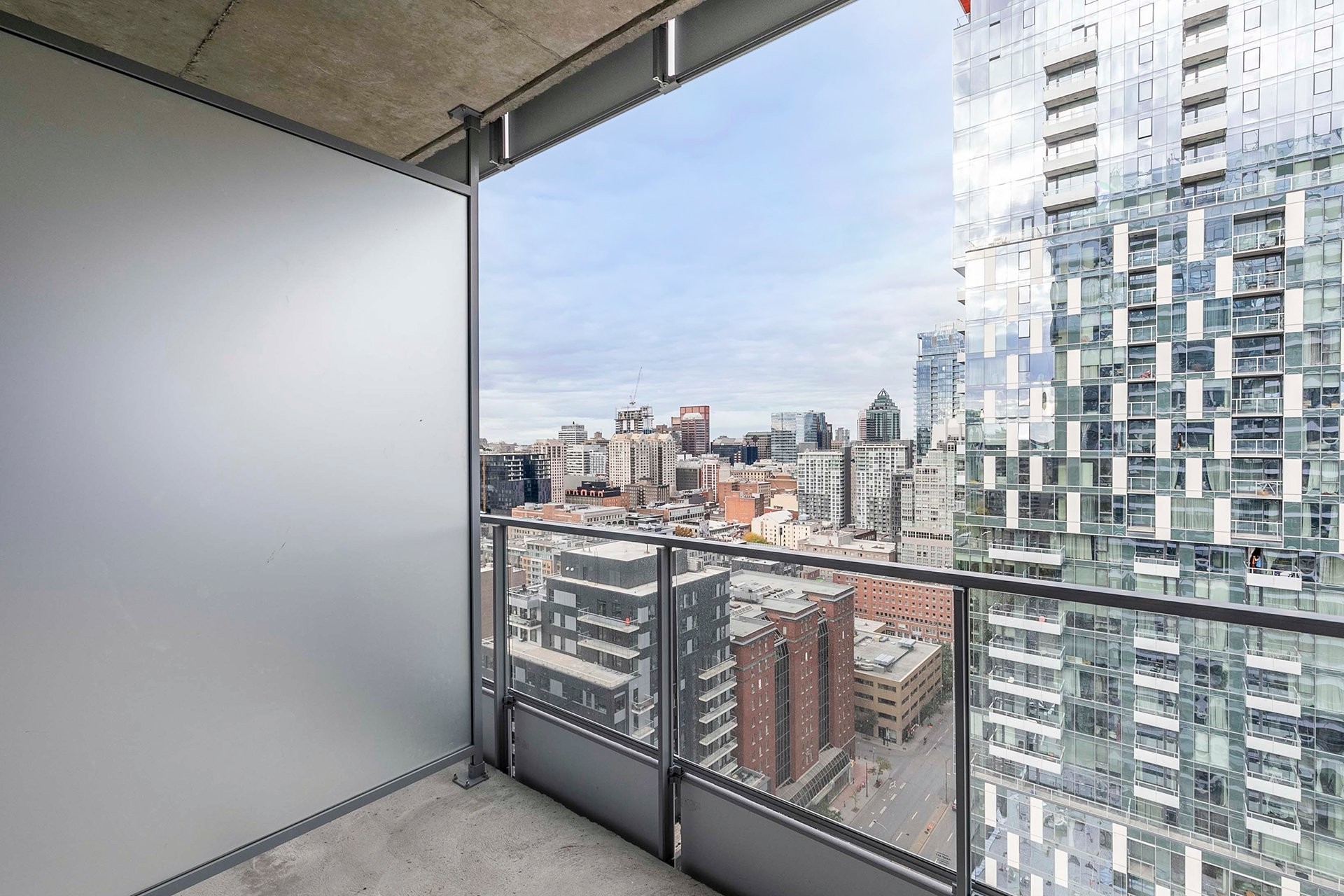 









1500


Boul. René-Lévesque O.

, 2401,
Montréal (Ville-Marie),




QC
H3G0H6

