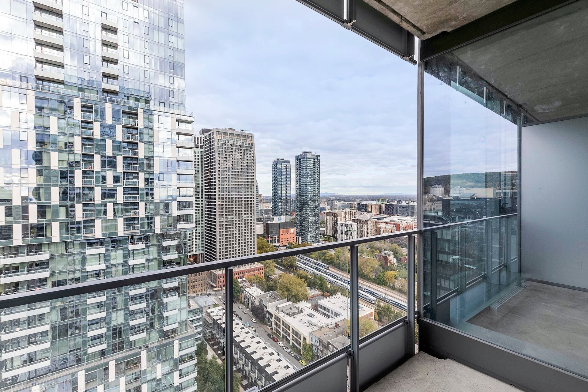 









1500


Boul. René-Lévesque O.

, 2401,
Montréal (Ville-Marie),




QC
H3G0H6

