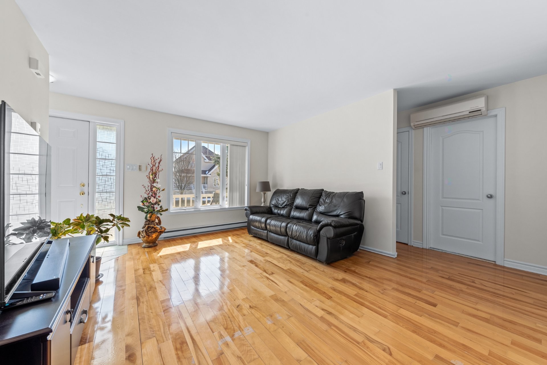 









457


Rue du Mimosa

,
Saint-Amable,




QC
J0L1N0

