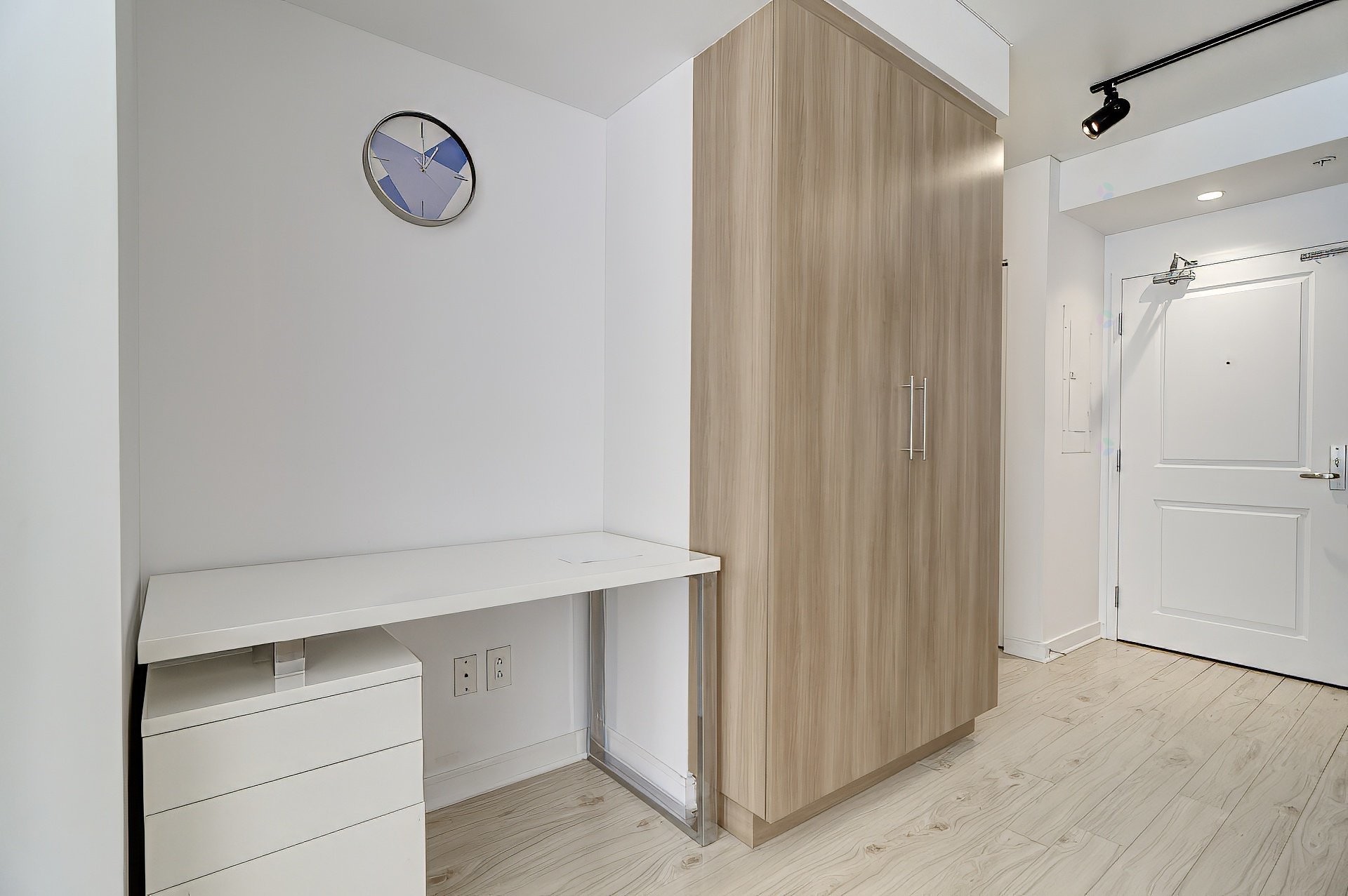 









1248


Av. de l'Hôtel-de-Ville

, 208,
Montréal (Ville-Marie),




QC
H2X0B2

