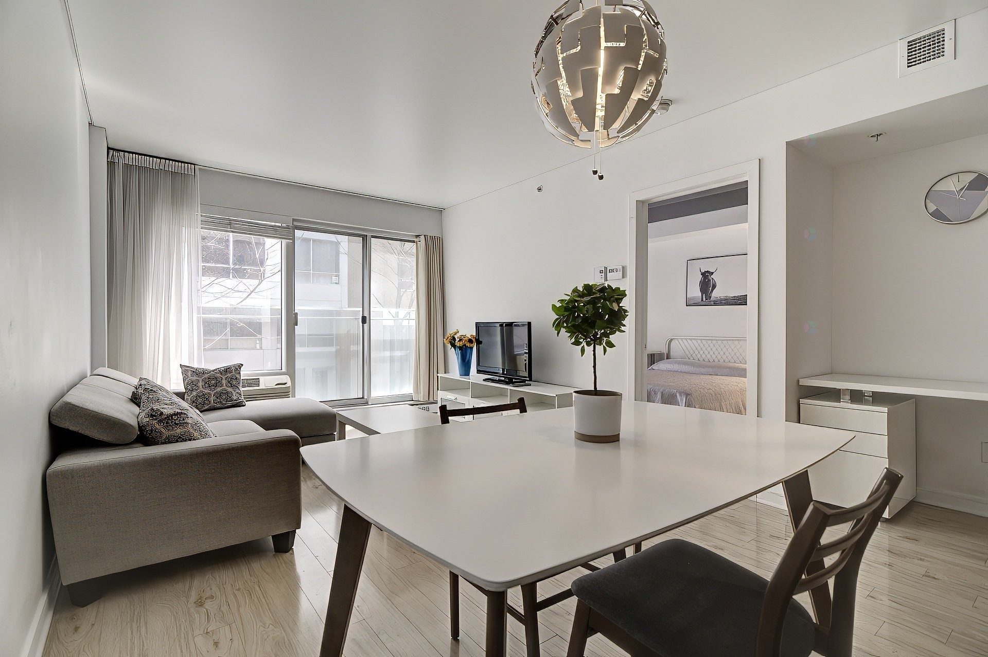 









1248


Av. de l'Hôtel-de-Ville

, 208,
Montréal (Ville-Marie),




QC
H2X0B2

