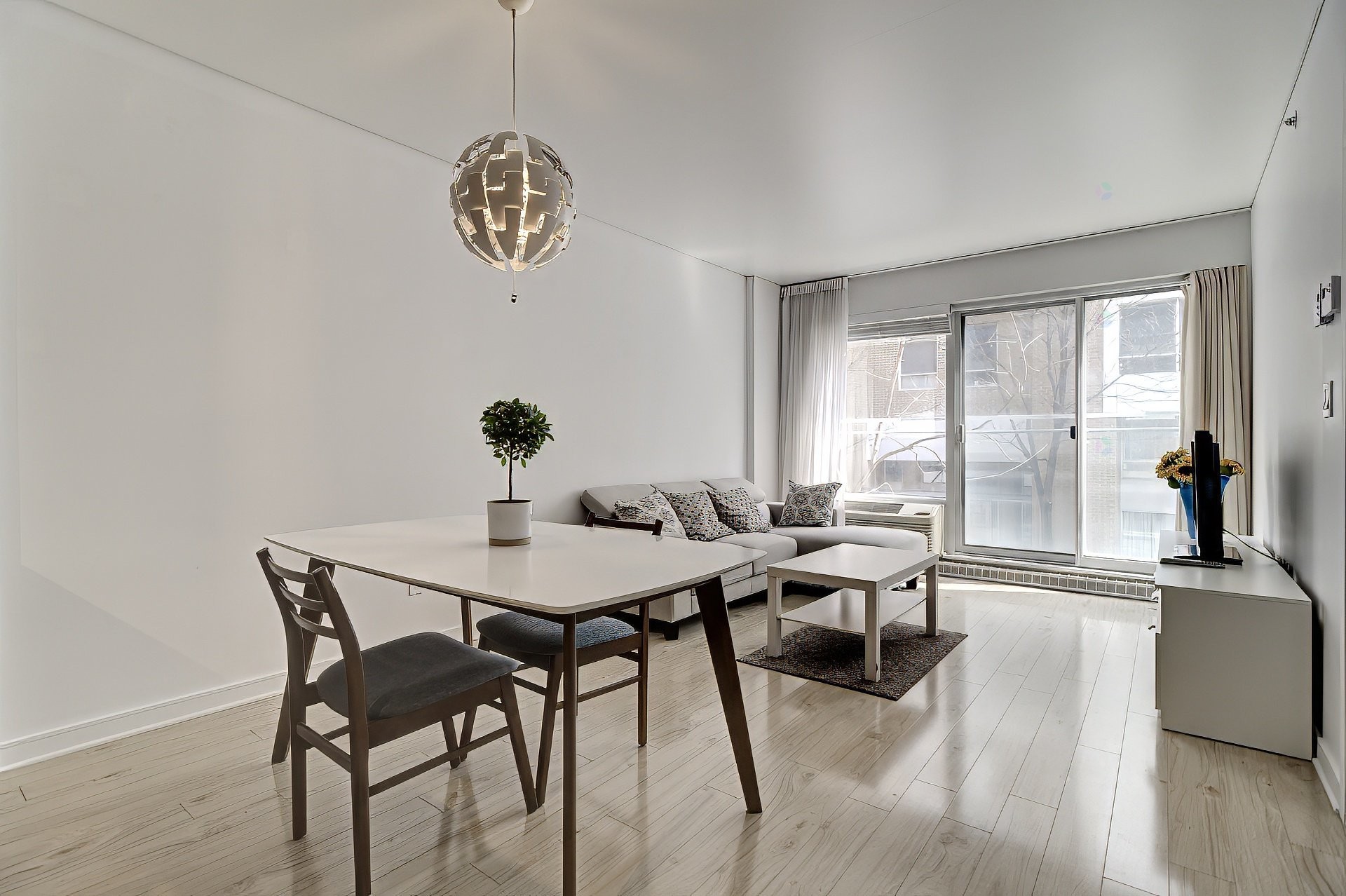 









1248


Av. de l'Hôtel-de-Ville

, 208,
Montréal (Ville-Marie),




QC
H2X0B2


