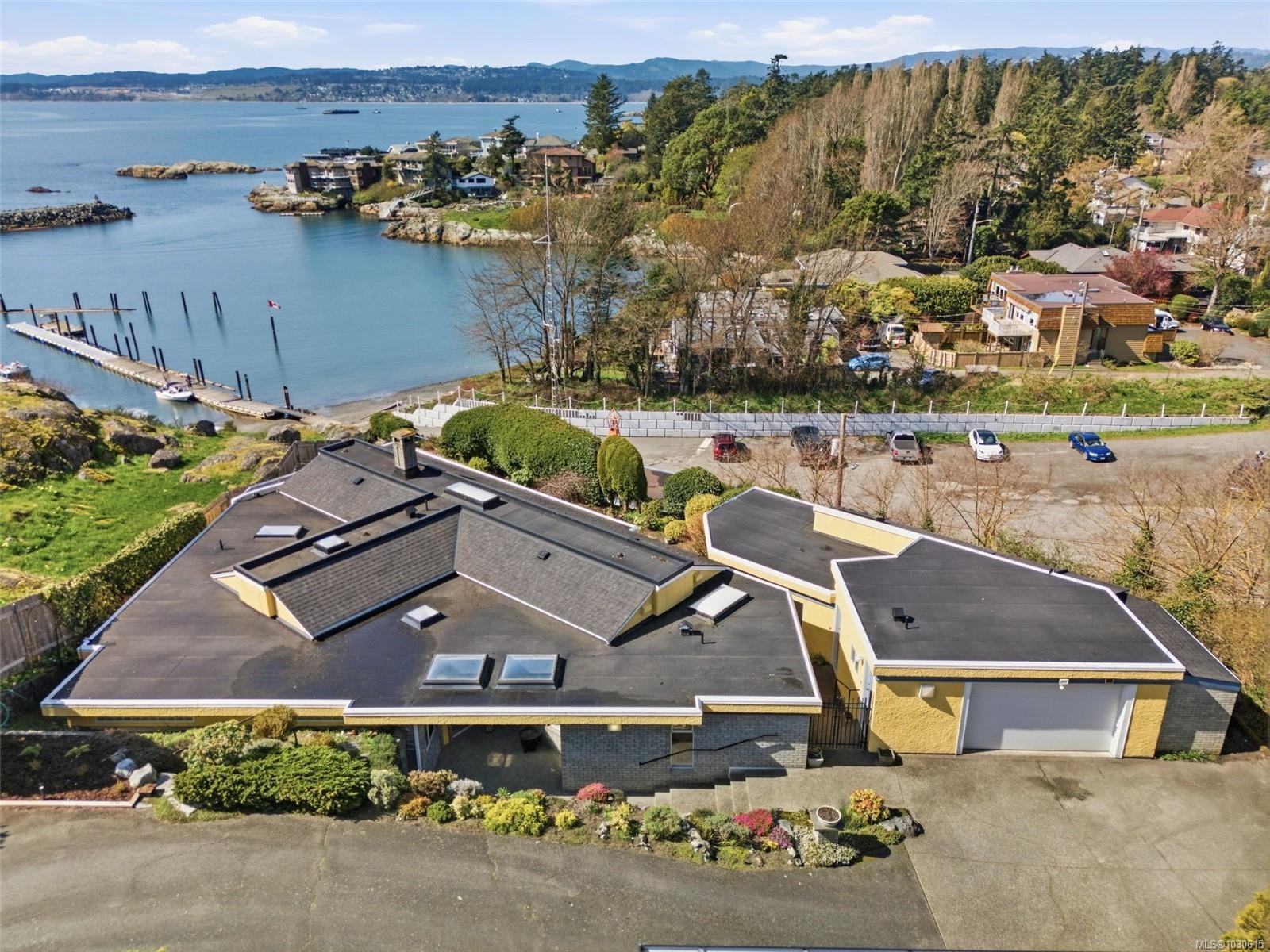 









312


Clifton

Terr,
Esquimalt,




BC
V9A 5X9

